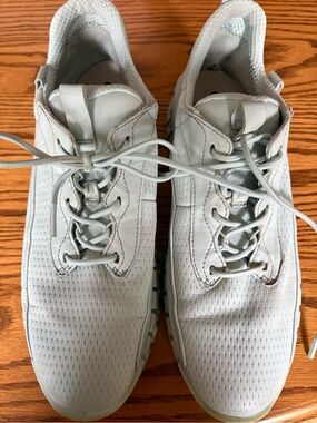 Ecco Men's Pale Gray Lace-Up Sneakers
